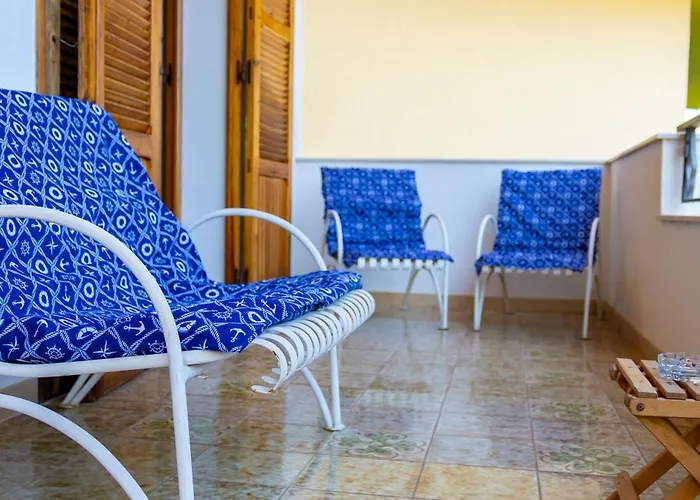 To * 冯塔尼比安奇